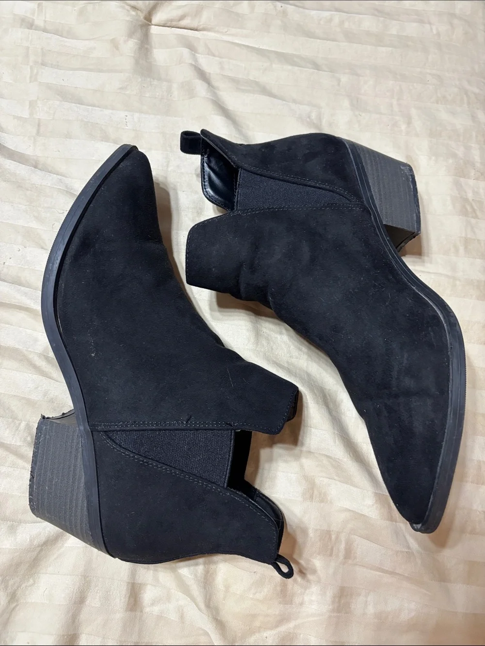 Universal Thread Black Pointed Toe Ankle Booties